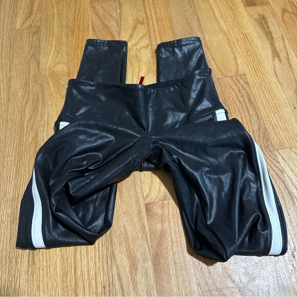 Spanx Black and White Striped Leggings Sz S/P - Picture 5 of 11